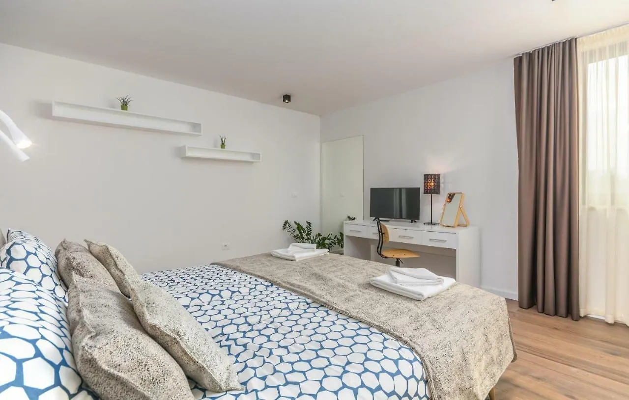 Villa Petra 0*, Новиград Хорватия