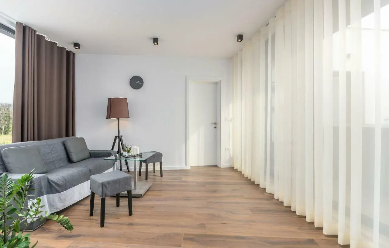 Villa Petra 0*, Новиград