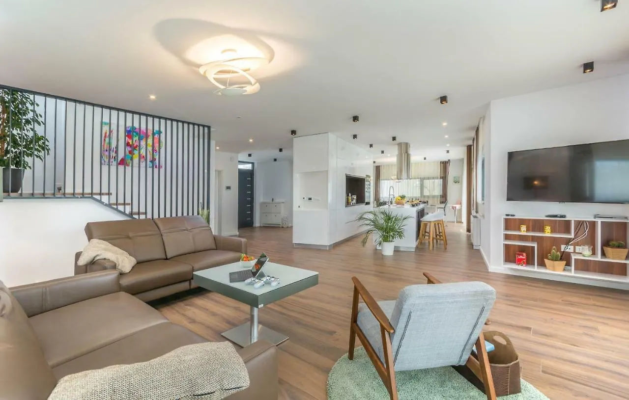 Villa Petra 0*, Новиград Хорватия