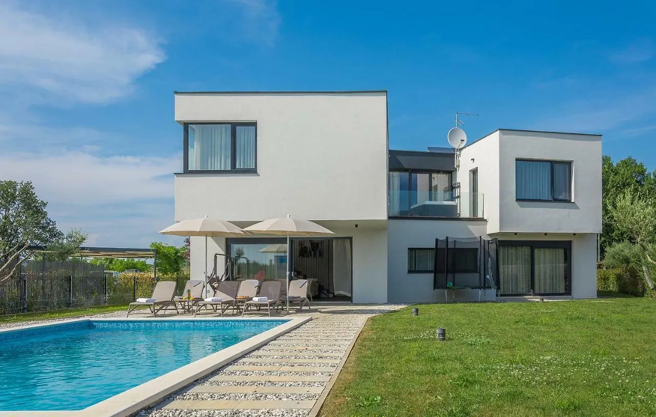 Villa Petra 0*, Novigrad (Istria) Croatia